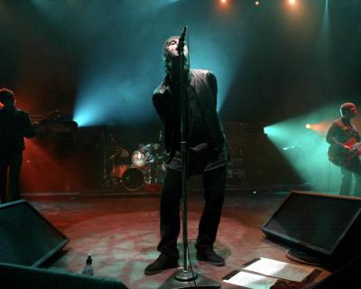 Oasis on stage at Teenage Cancer Trust Royal Albert Hall 2002