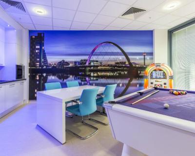 Glasgow unit recreational area with Jukebox and pool table