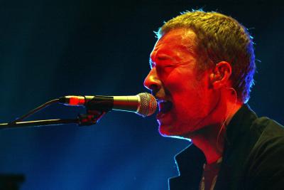 Chris Martin of Coldplay singing at Royal Albert Hall 2003