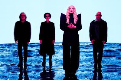 Members of the band Garbage standing on an ocean floor